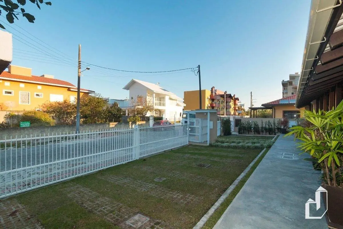 Apartamento com 02 dormitórios aqui é só trazer as malas e aproveitar as férias Bombinhas