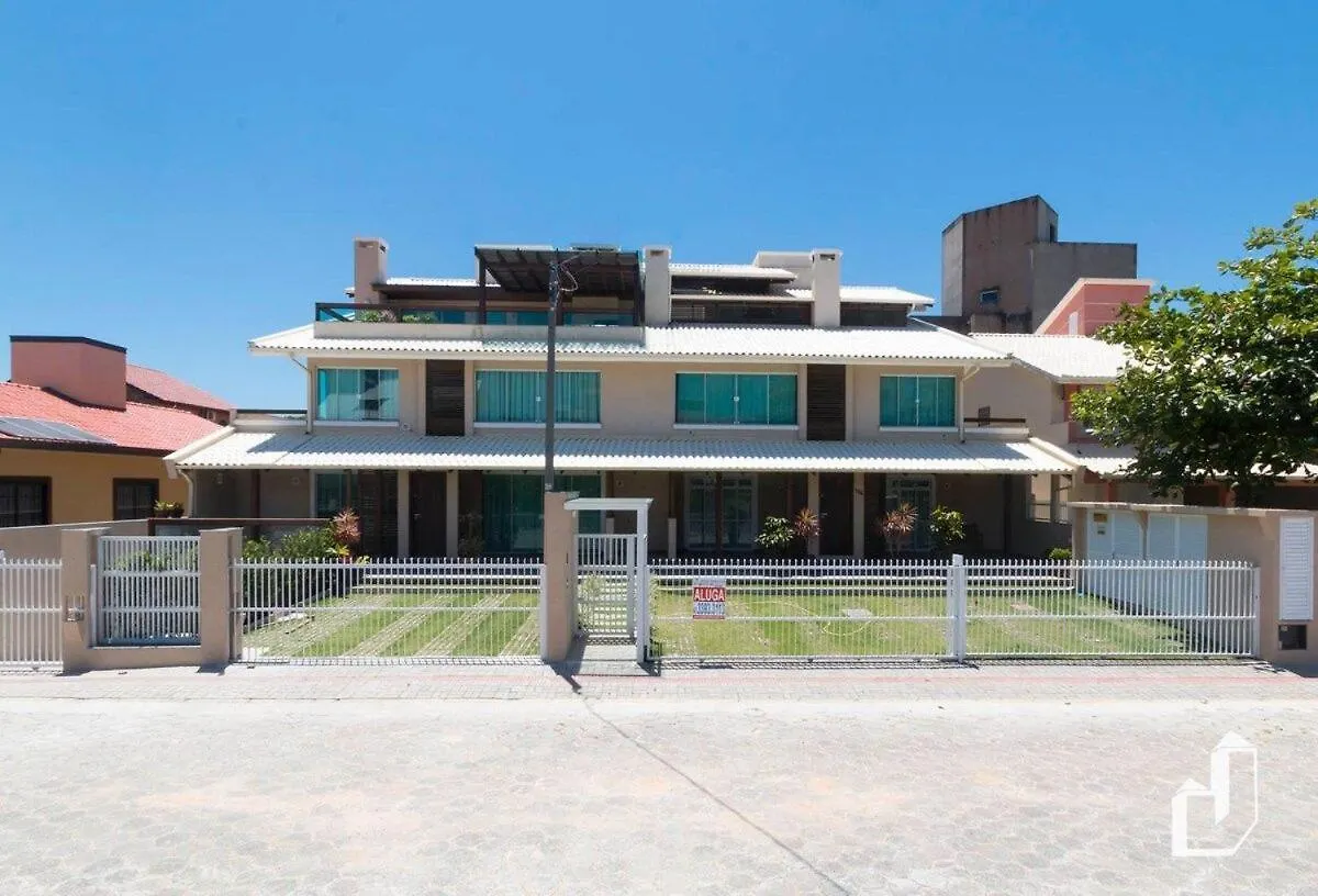 Apartamento Com 02 Dormitorios Aqui E So Trazer As Malas E Aproveitar As Ferias Bombinhas